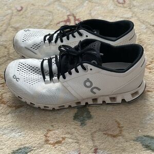 On cloud women sneakers